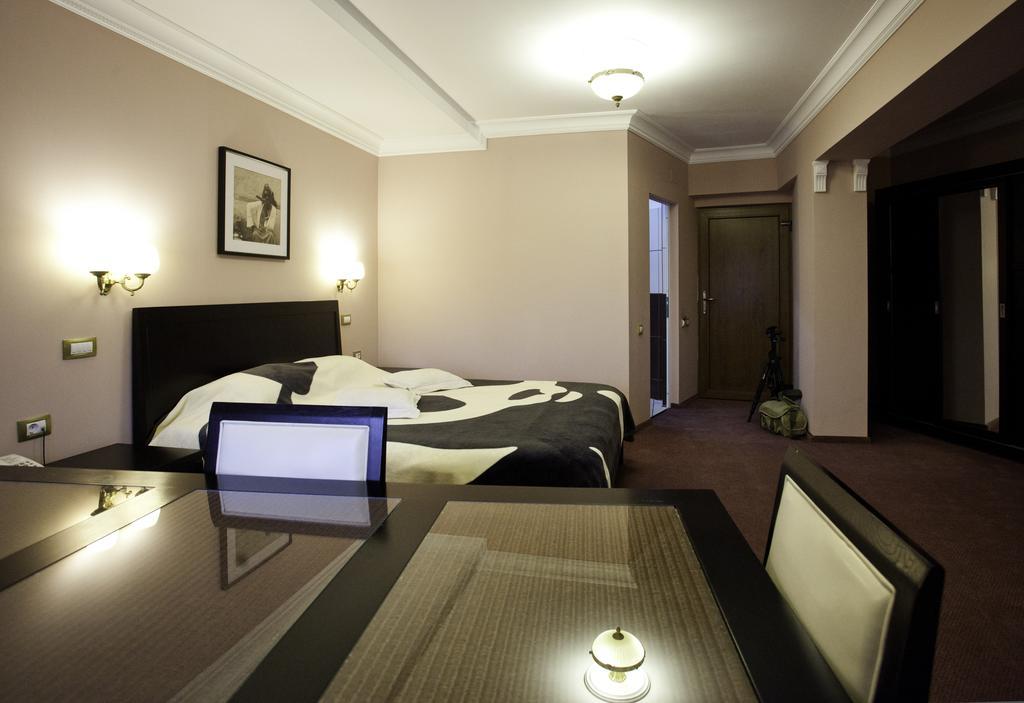 Hotel Parc Tecuci Cameră foto