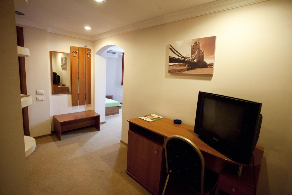 Hotel Parc Tecuci Cameră foto